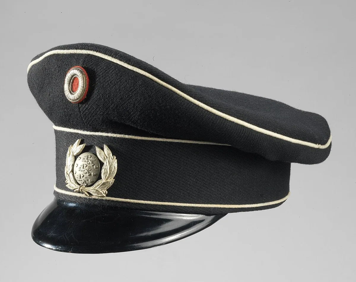WWII Danish Hipo Hilfspolizei uniform visor cap Efterretningstjeneste ET Danish collaboration police 1944-1945 Kasket ti